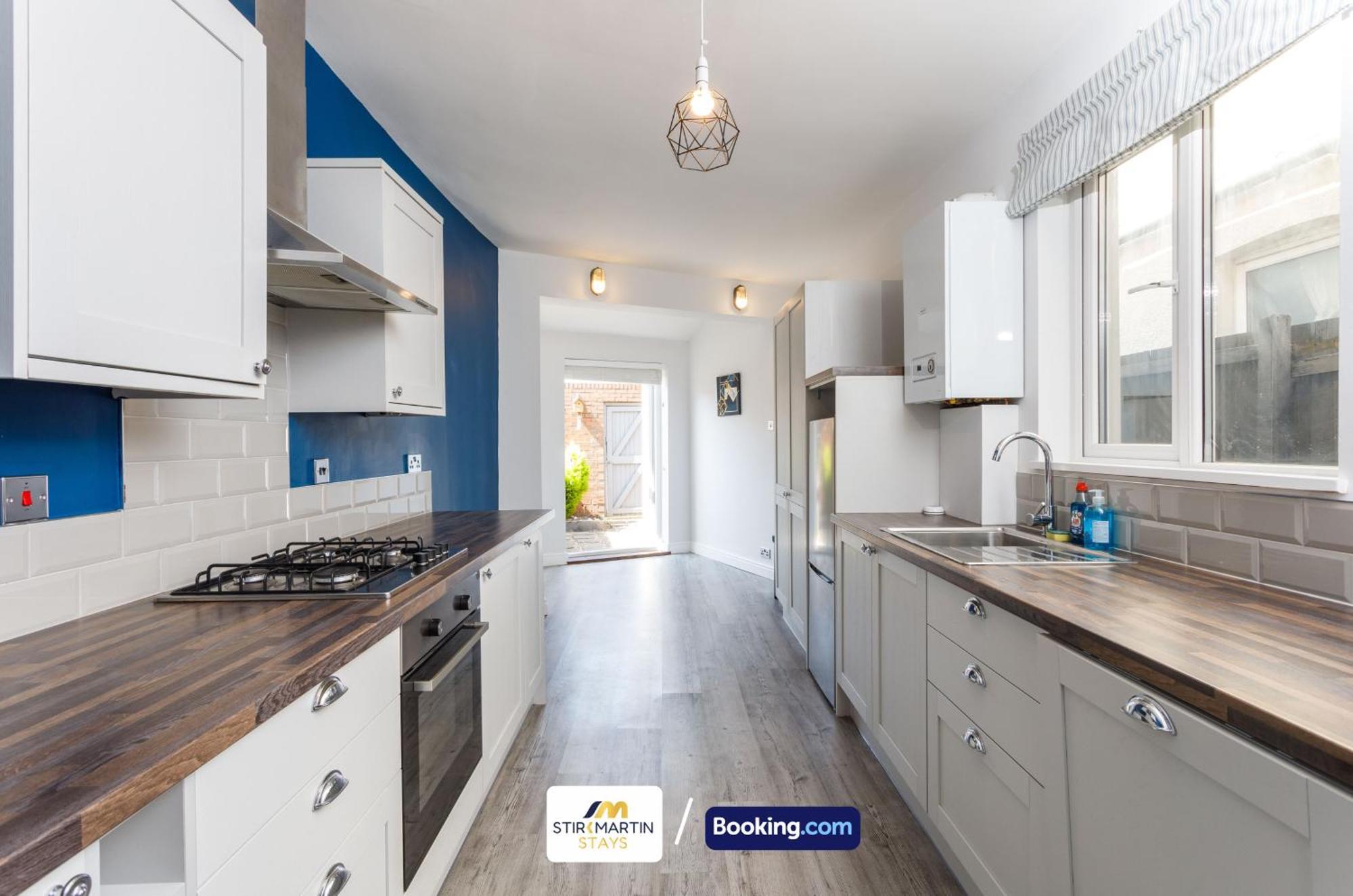 Comfy 3Bed House By Stirkmartin Stays Short Lets & Serviced Accommodation Cardiff With Free Parking & 8Mins To City Centre Buitenkant foto