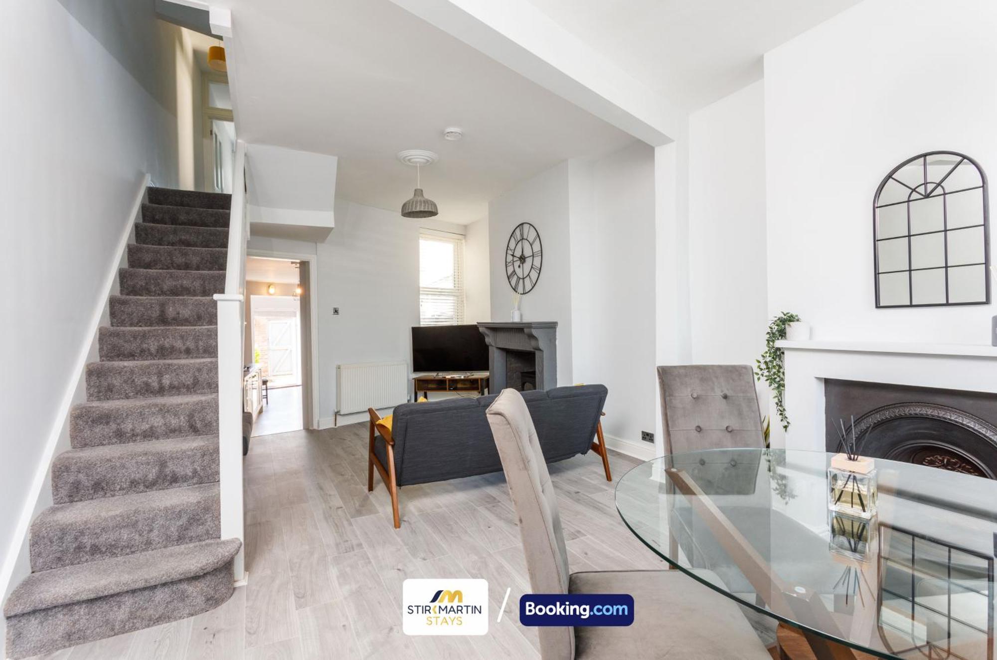 Comfy 3Bed House By Stirkmartin Stays Short Lets & Serviced Accommodation Cardiff With Free Parking & 8Mins To City Centre Buitenkant foto