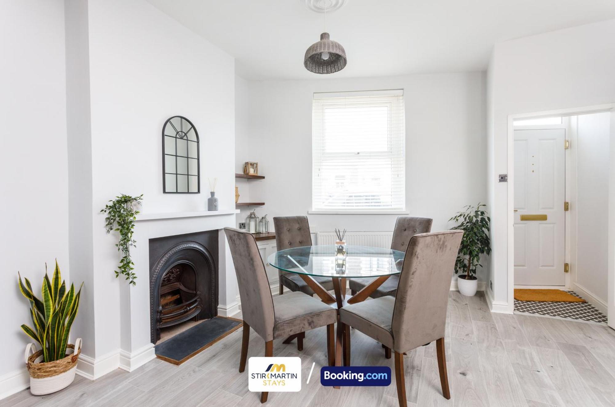 Comfy 3Bed House By Stirkmartin Stays Short Lets & Serviced Accommodation Cardiff With Free Parking & 8Mins To City Centre Buitenkant foto