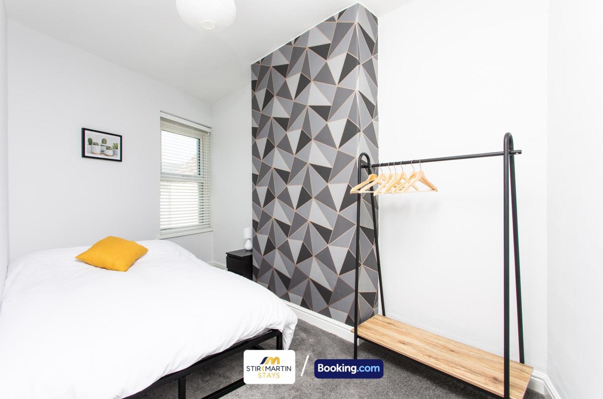 Comfy 3Bed House By Stirkmartin Stays Short Lets & Serviced Accommodation Cardiff With Free Parking & 8Mins To City Centre Buitenkant foto