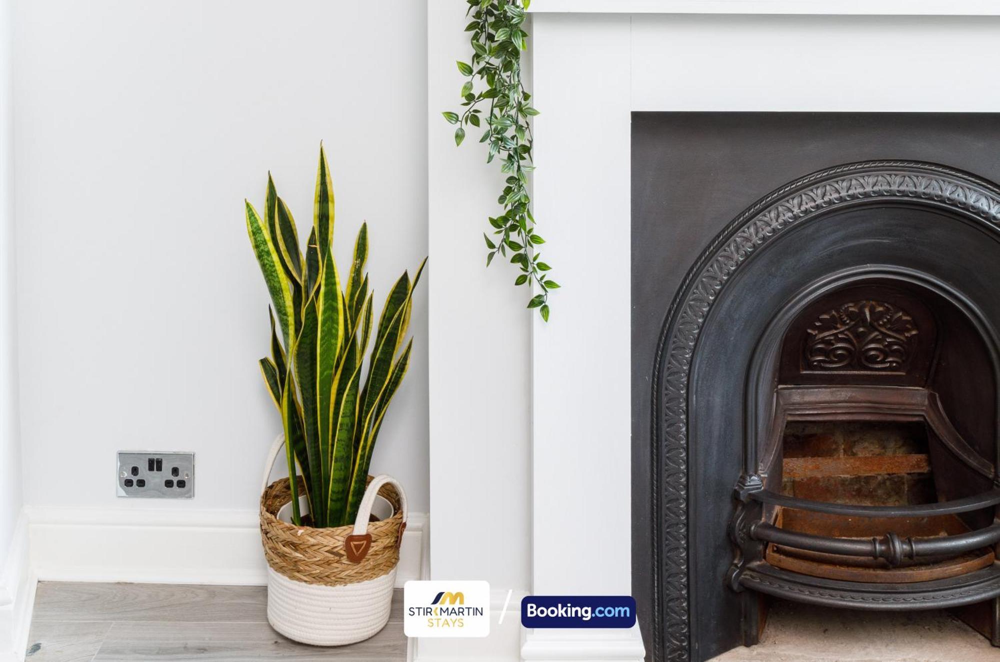 Comfy 3Bed House By Stirkmartin Stays Short Lets & Serviced Accommodation Cardiff With Free Parking & 8Mins To City Centre Buitenkant foto