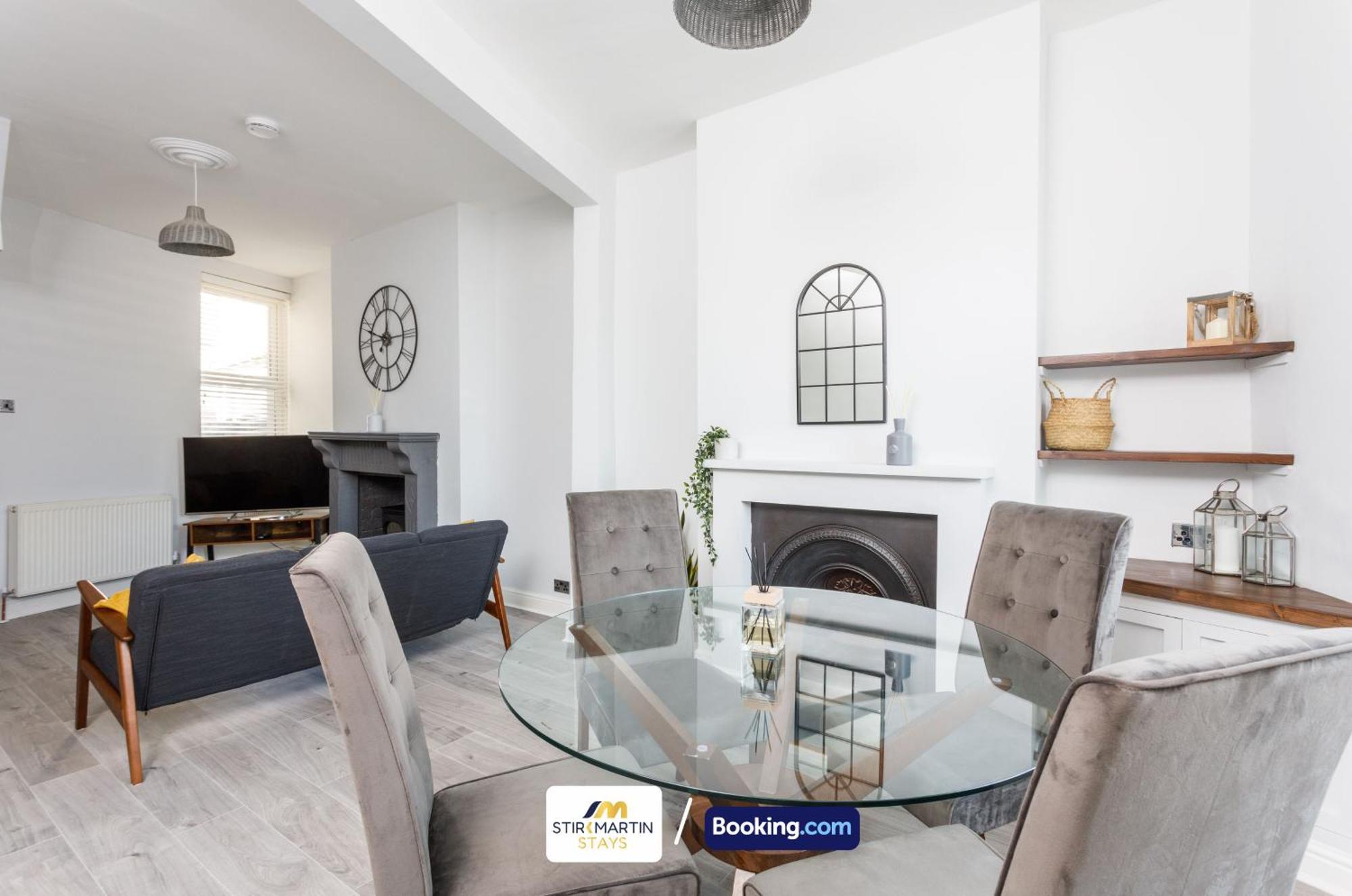 Comfy 3Bed House By Stirkmartin Stays Short Lets & Serviced Accommodation Cardiff With Free Parking & 8Mins To City Centre Buitenkant foto