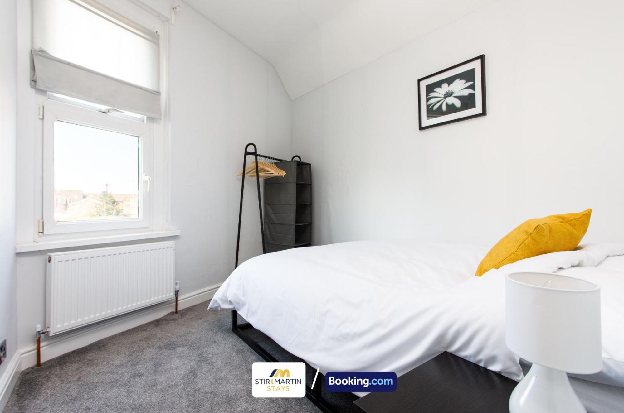 Comfy 3Bed House By Stirkmartin Stays Short Lets & Serviced Accommodation Cardiff With Free Parking & 8Mins To City Centre Buitenkant foto