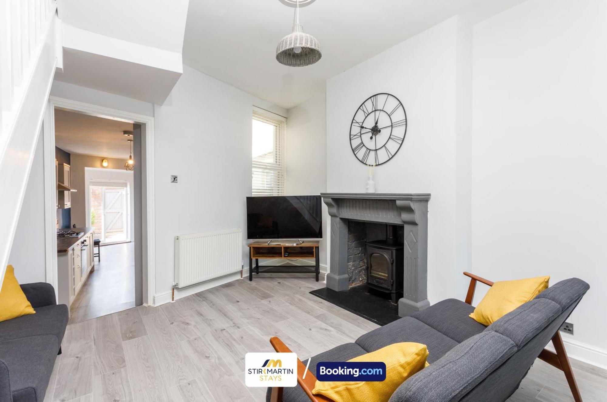 Comfy 3Bed House By Stirkmartin Stays Short Lets & Serviced Accommodation Cardiff With Free Parking & 8Mins To City Centre Buitenkant foto