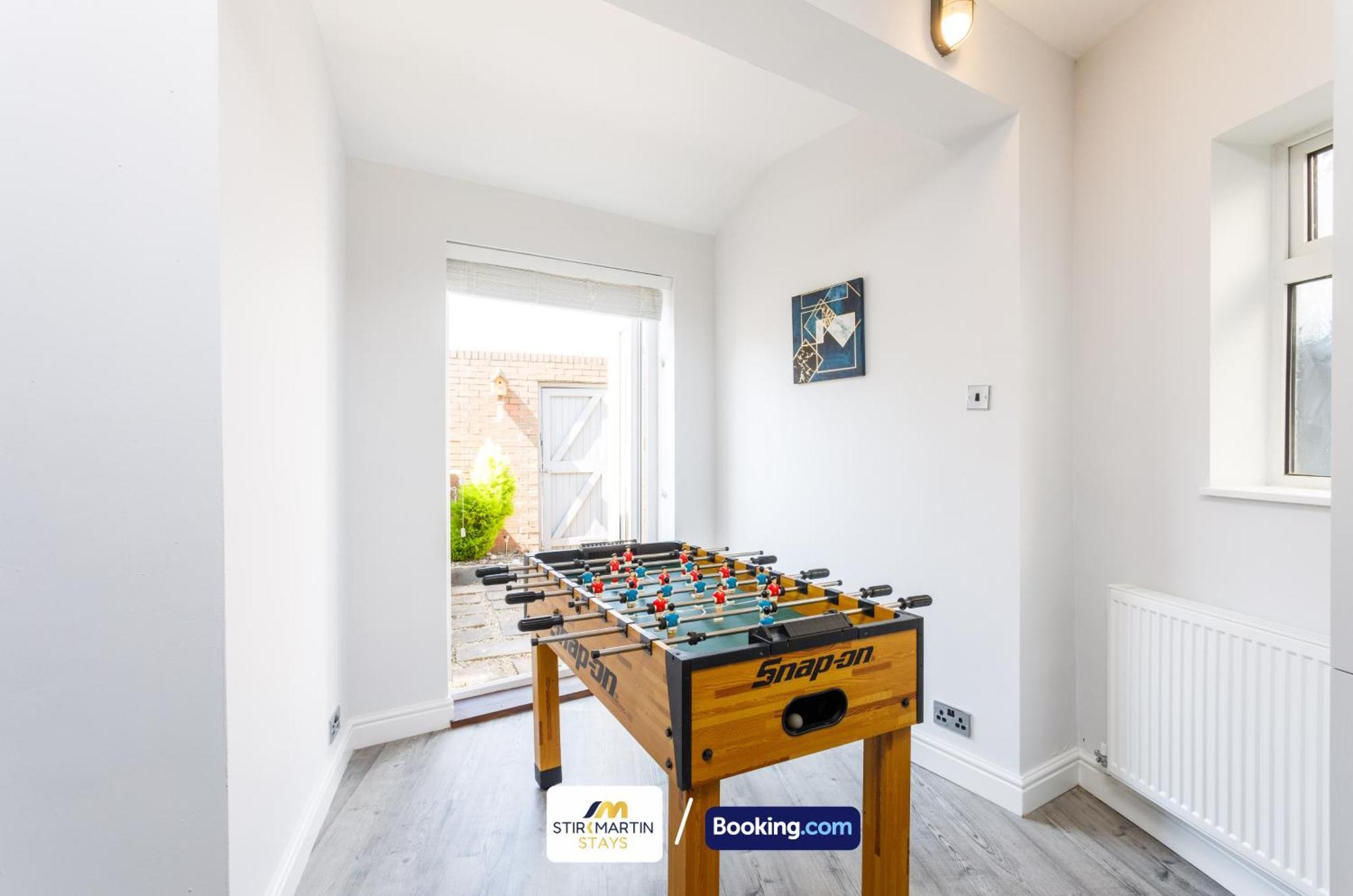 Comfy 3Bed House By Stirkmartin Stays Short Lets & Serviced Accommodation Cardiff With Free Parking & 8Mins To City Centre Buitenkant foto