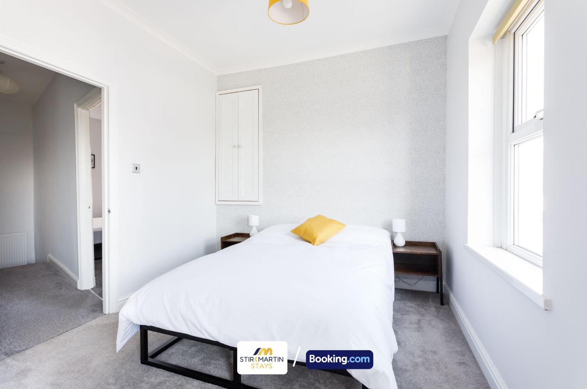 Comfy 3Bed House By Stirkmartin Stays Short Lets & Serviced Accommodation Cardiff With Free Parking & 8Mins To City Centre Buitenkant foto