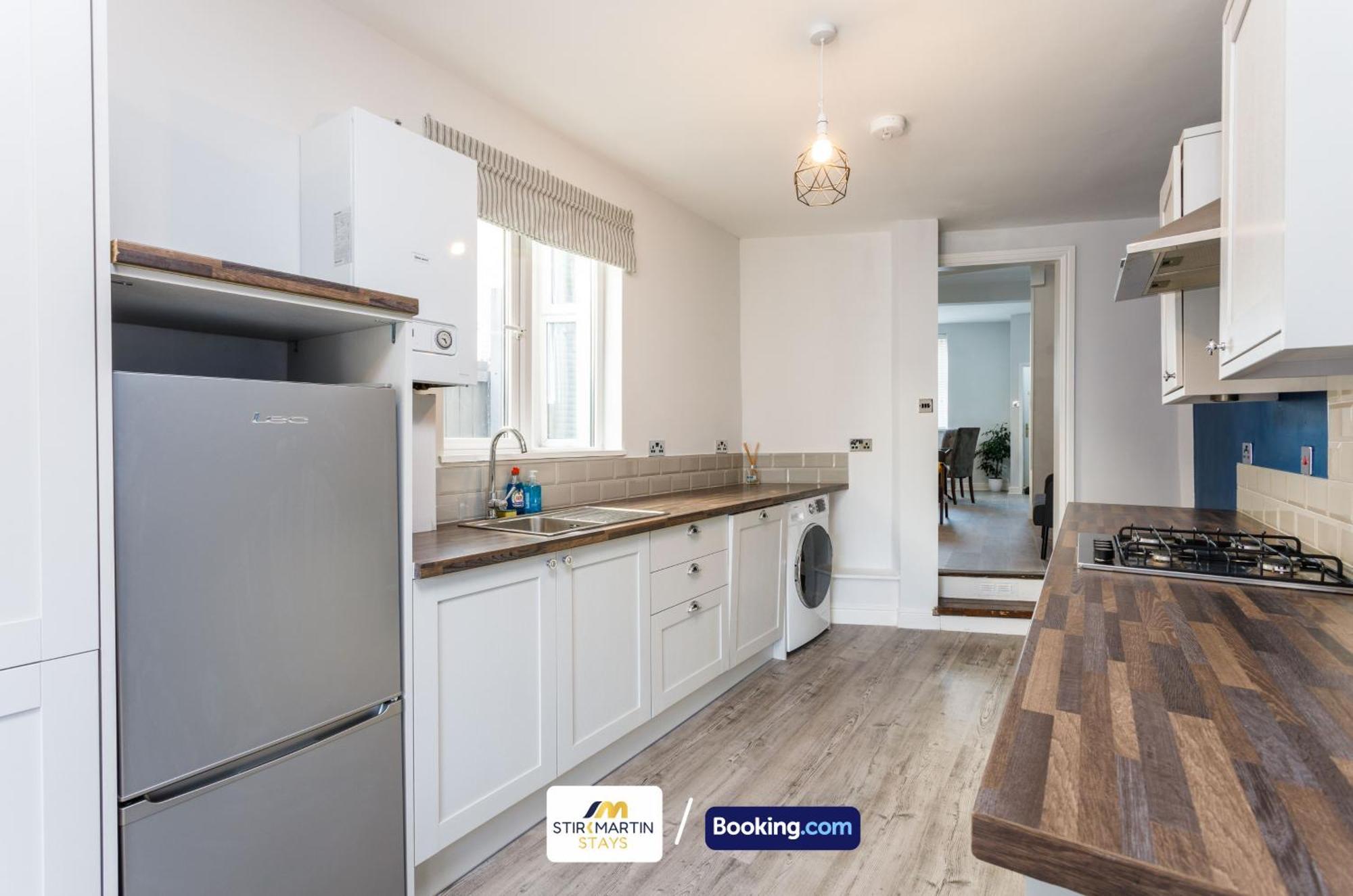 Comfy 3Bed House By Stirkmartin Stays Short Lets & Serviced Accommodation Cardiff With Free Parking & 8Mins To City Centre Buitenkant foto