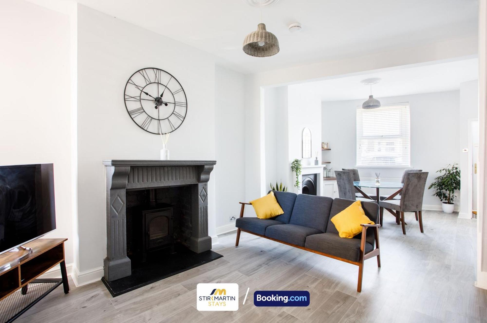 Comfy 3Bed House By Stirkmartin Stays Short Lets & Serviced Accommodation Cardiff With Free Parking & 8Mins To City Centre Buitenkant foto